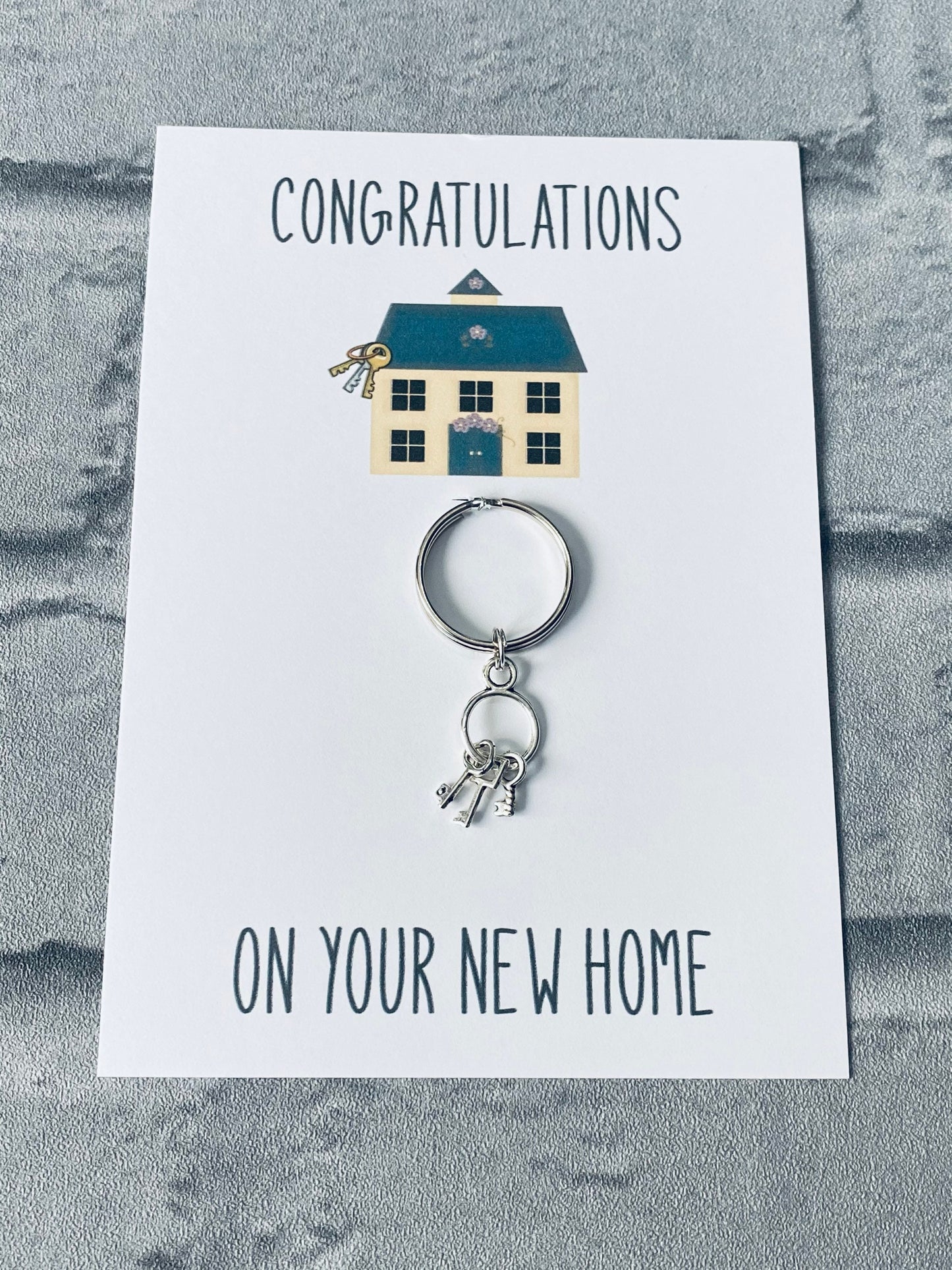 New Home Keyring Gift: Housewarming Congratulations Card