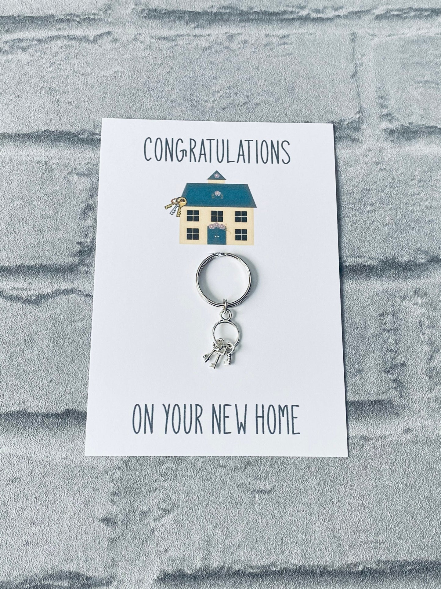 New Home Keyring Gift: Housewarming Congratulations Card