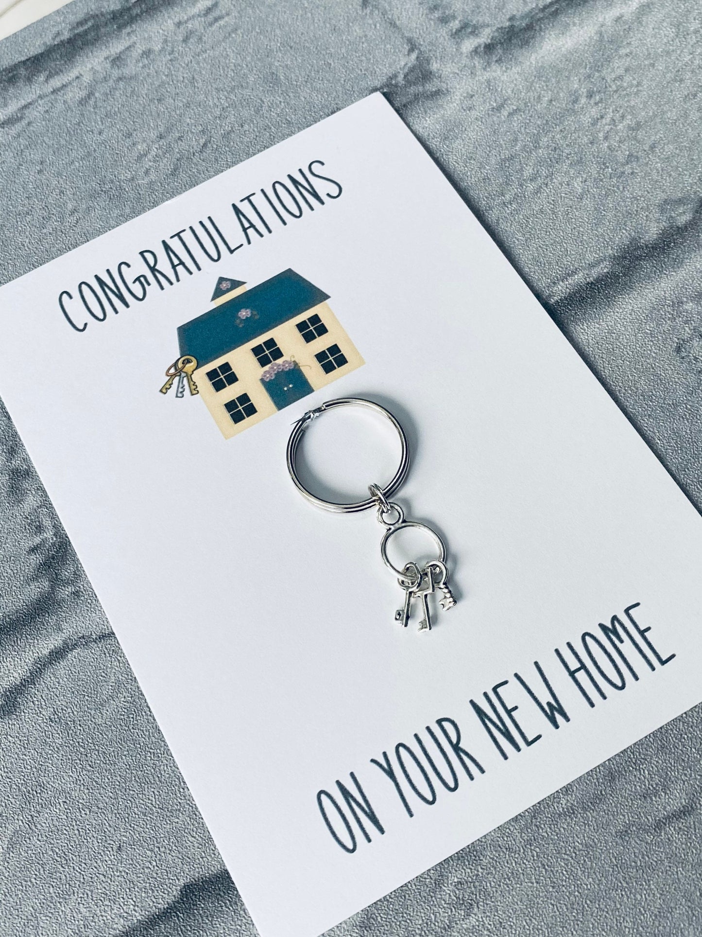 New Home Keyring Gift: Housewarming Congratulations Card